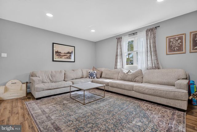 10 CAMDEN AVE, Voorhees, NJ 08043