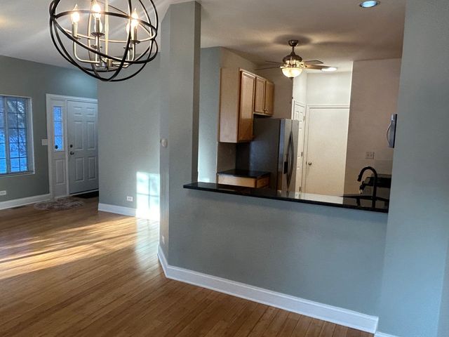 258 Windsor Court C, South Elgin, IL 60177