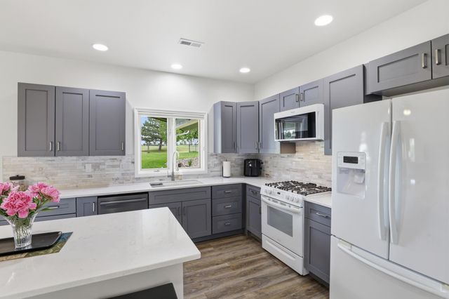 814 N High Desert Dr, Deer Park, WA 99006