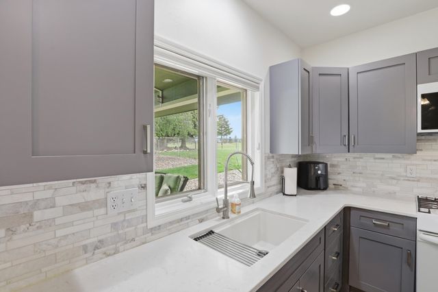 814 N High Desert Dr, Deer Park, WA 99006