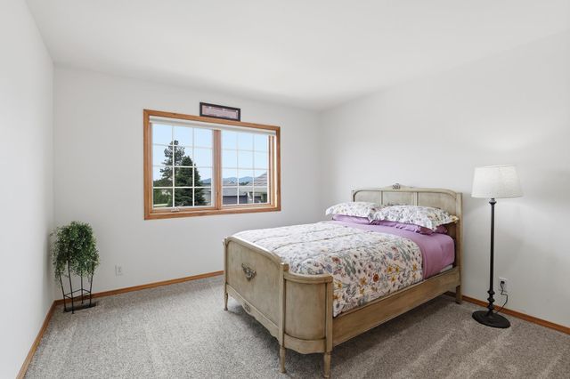 814 N High Desert Dr, Deer Park, WA 99006