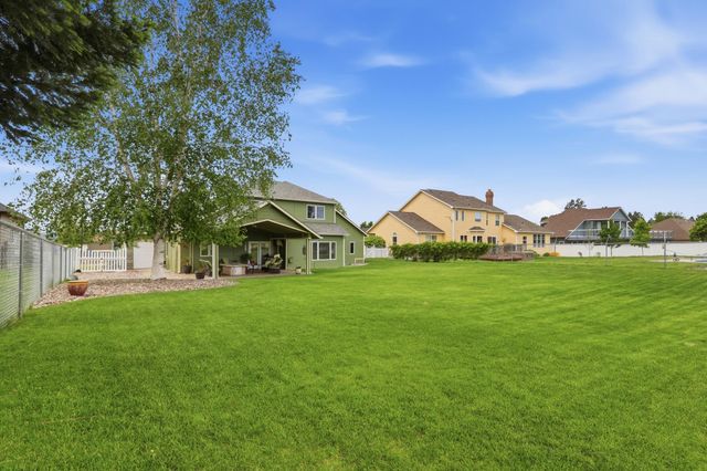 814 N High Desert Dr, Deer Park, WA 99006