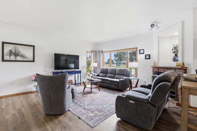 814 N High Desert Dr, Deer Park, WA 99006