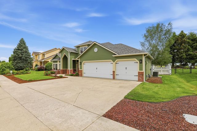 814 N High Desert Dr, Deer Park, WA 99006