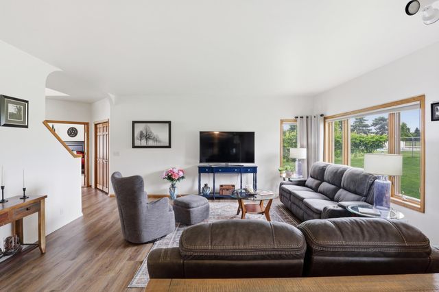 814 N High Desert Dr, Deer Park, WA 99006