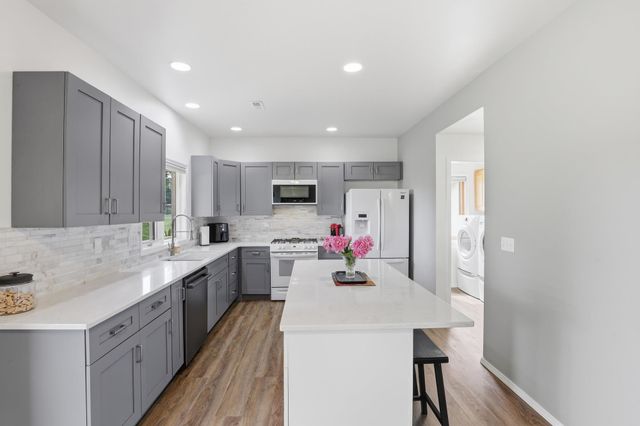 814 N High Desert Dr, Deer Park, WA 99006