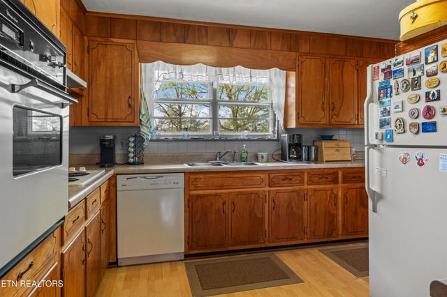 148 Green Hill Drive, Vonore, TN 37885