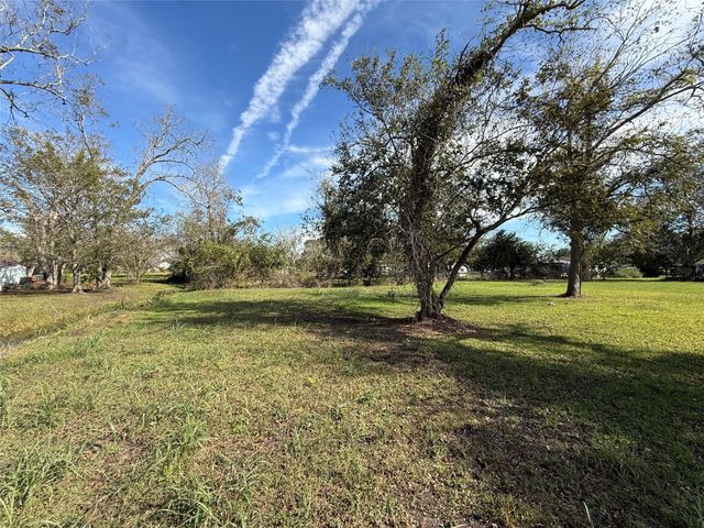 602 N Orange Street, Sweeny, TX 77480