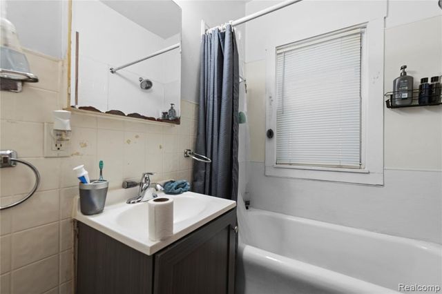 5272 Maplewood Street, Detroit, MI 48204