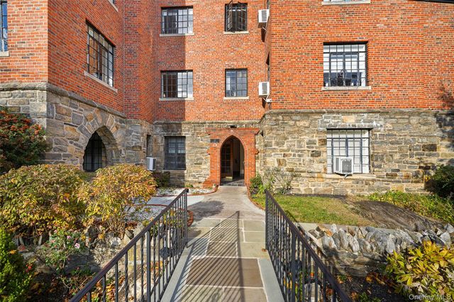 22 Sagamore Road Apt A, Bronxville, NY 10708