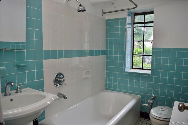 22 Sagamore Road Apt A, Bronxville, NY 10708