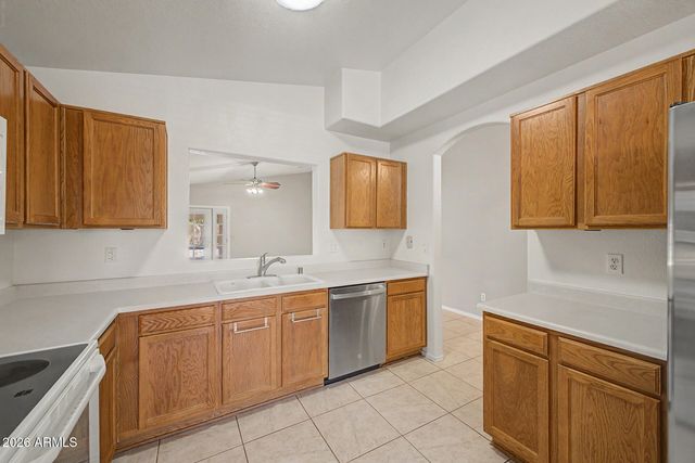 6602 W DESERT HOLLOW Drive, Phoenix, AZ 85083