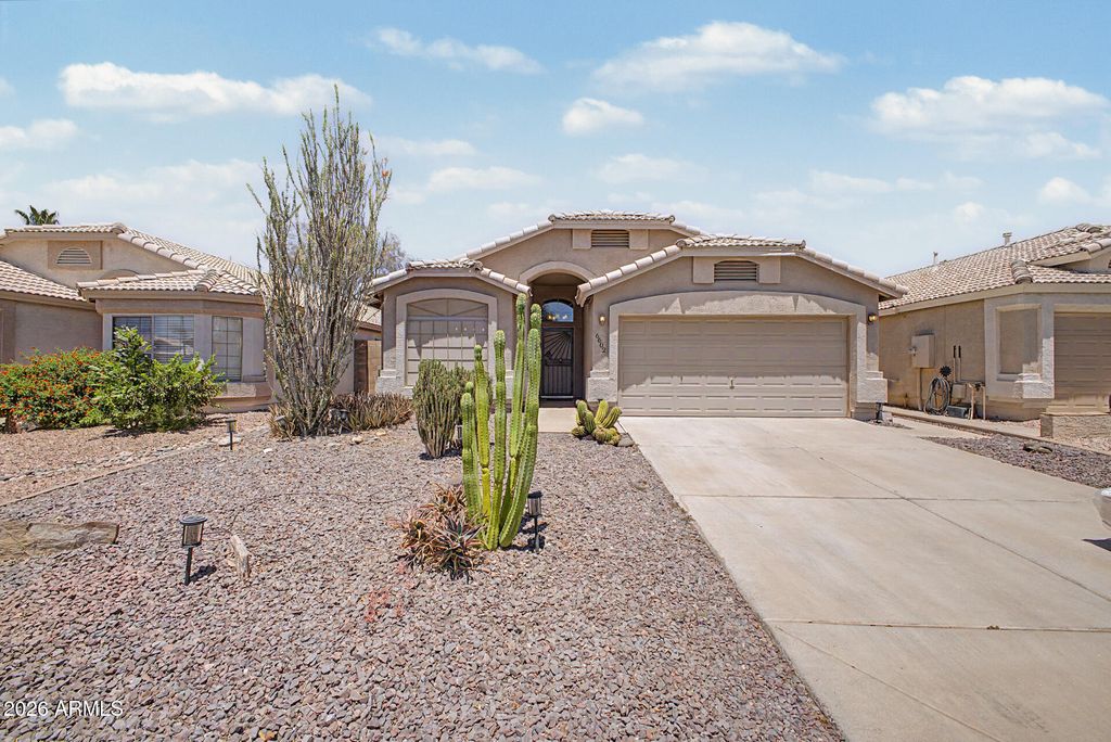 6602 W DESERT HOLLOW Drive, Phoenix, AZ 85083