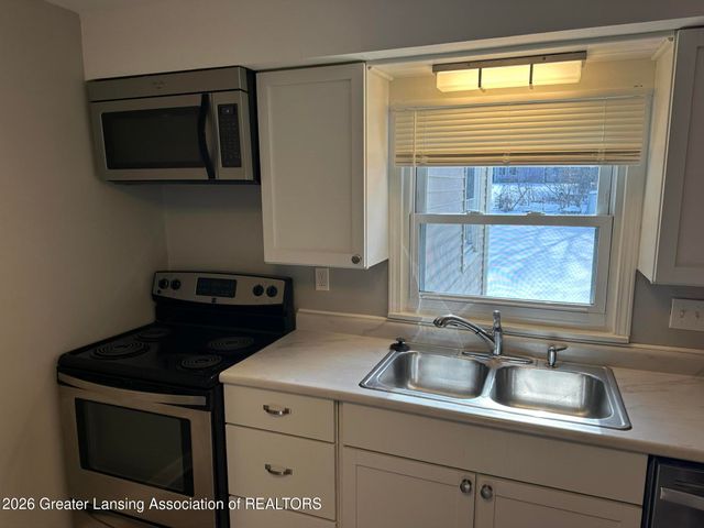 106 E Everettdale Avenue, Lansing, MI 48910