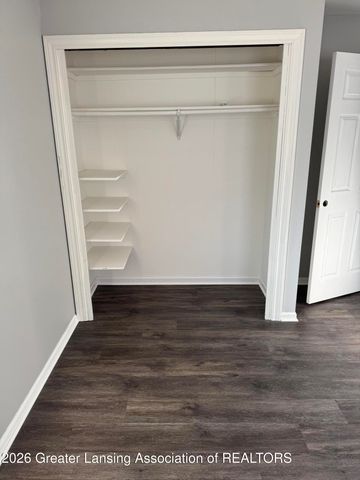 106 E Everettdale Avenue, Lansing, MI 48910