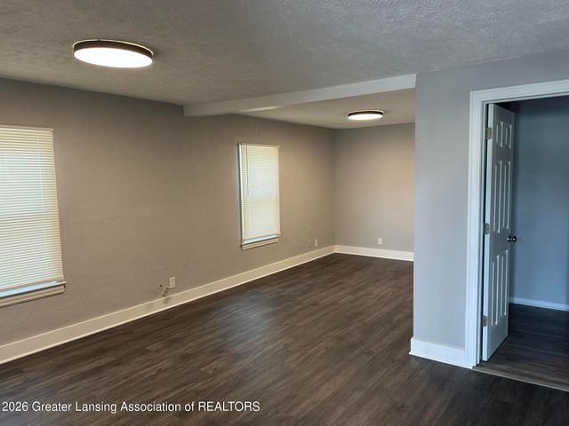 106 E Everettdale Avenue, Lansing, MI 48910