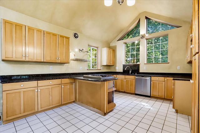 13020 Sadie D Dr, Nevada City, CA 95959