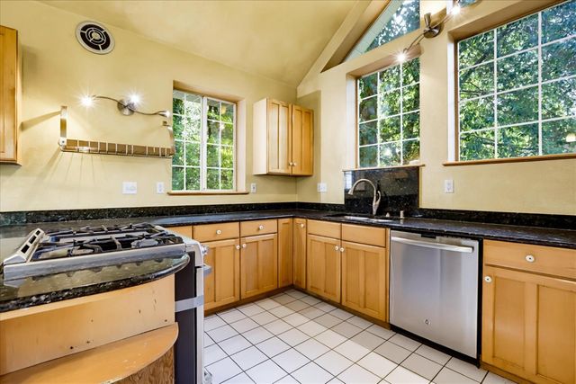 13020 Sadie D Dr, Nevada City, CA 95959