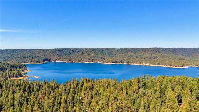 13020 Sadie D Dr, Nevada City, CA 95959