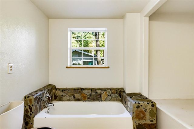 13020 Sadie D Dr, Nevada City, CA 95959