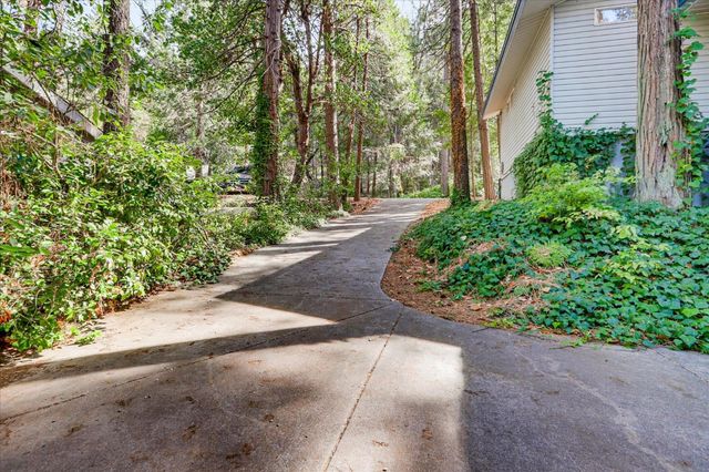 13020 Sadie D Dr, Nevada City, CA 95959