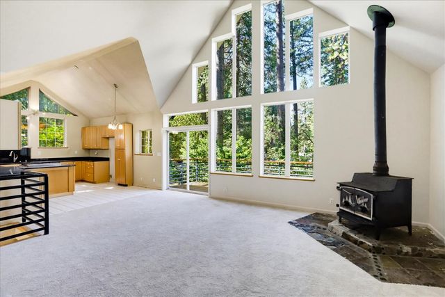 13020 Sadie D Dr, Nevada City, CA 95959