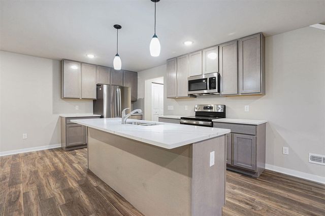 883 Main Street, Holland, MI 49423