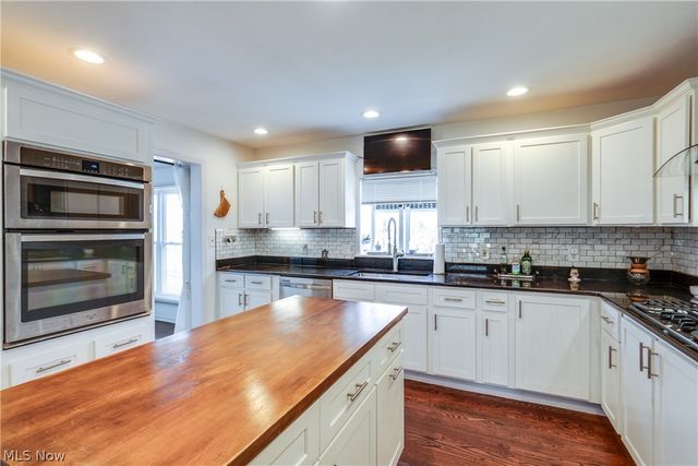 568 Hampshire Road, Fairlawn, OH 44333