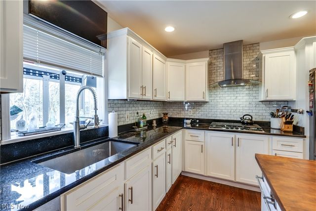 568 Hampshire Road, Fairlawn, OH 44333