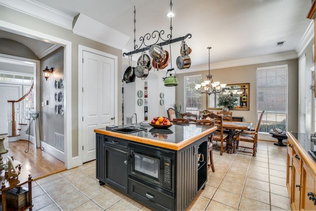 8 Griffith Court, Terrell, TX 75160