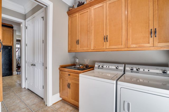 8 Griffith Court, Terrell, TX 75160