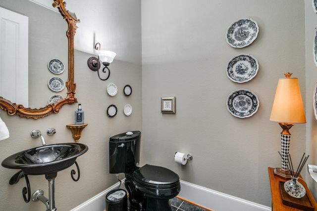 8 Griffith Court, Terrell, TX 75160