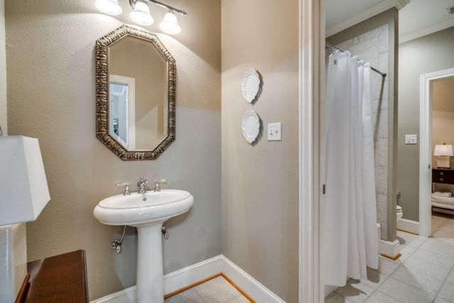 8 Griffith Court, Terrell, TX 75160