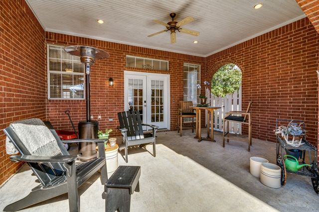 8 Griffith Court, Terrell, TX 75160