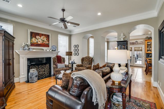 8 Griffith Court, Terrell, TX 75160