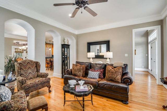 8 Griffith Court, Terrell, TX 75160