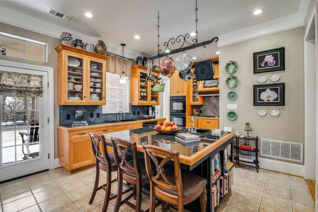 8 Griffith Court, Terrell, TX 75160