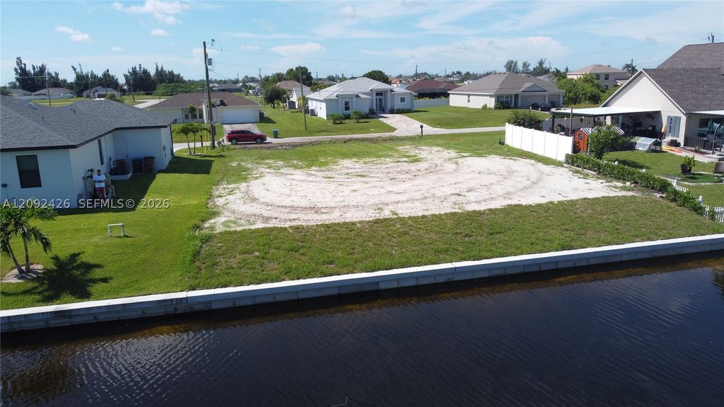 2907 NW 9 ST, Cape Coral, FL 33993