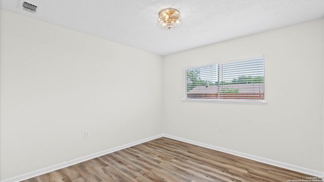 5815 Freemans Farm St, San Antonio, TX 78233