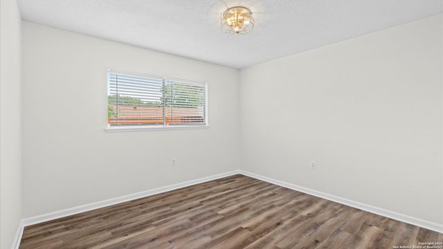 5815 Freemans Farm St, San Antonio, TX 78233