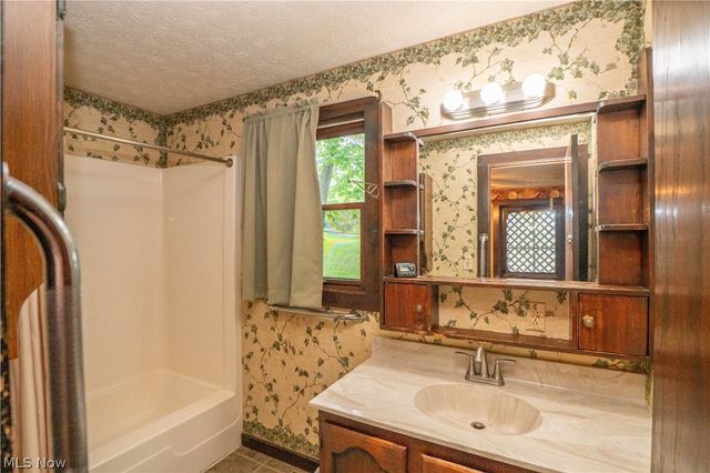 2909 Sanitarium Road, Akron, OH 44312