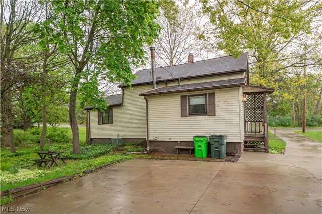 2909 Sanitarium Road, Akron, OH 44312