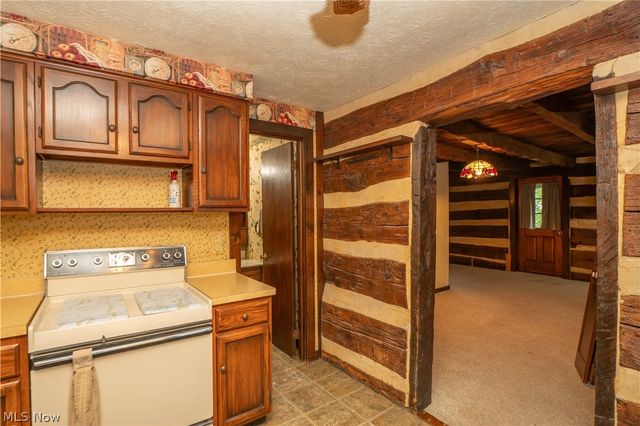 2909 Sanitarium Road, Akron, OH 44312
