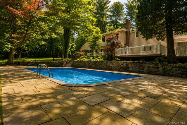 32 Valley Road, Old Westbury, NY 11568