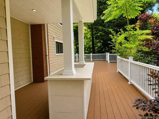 32 Valley Road, Old Westbury, NY 11568