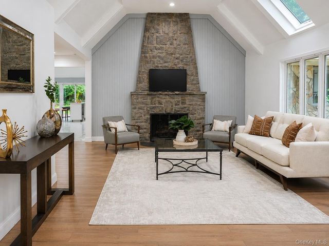 32 Valley Road, Old Westbury, NY 11568