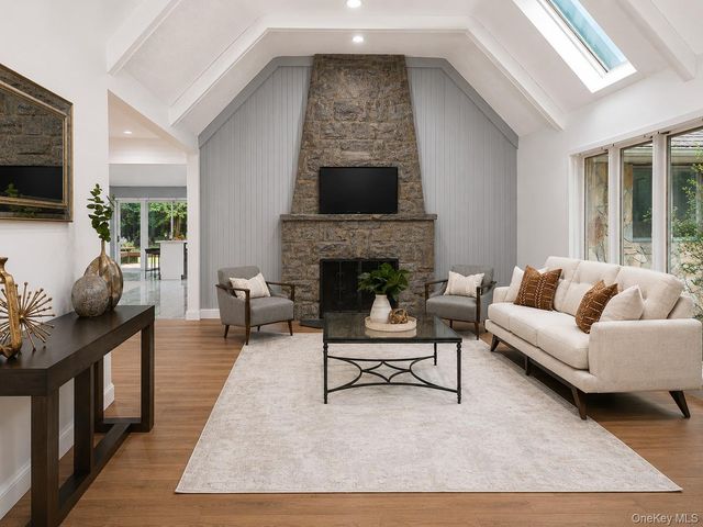 32 Valley Road, Old Westbury, NY 11568