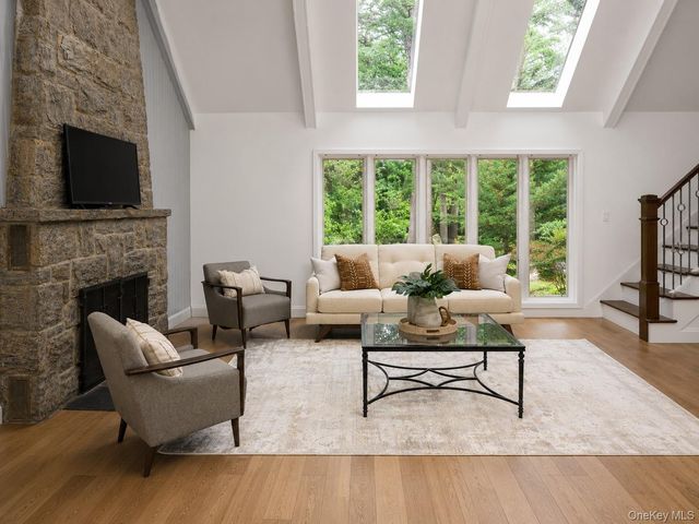 32 Valley Road, Old Westbury, NY 11568