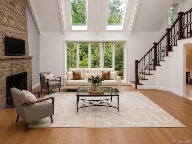 32 Valley Road, Old Westbury, NY 11568