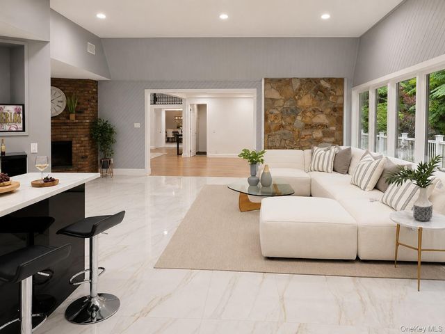 32 Valley Road, Old Westbury, NY 11568